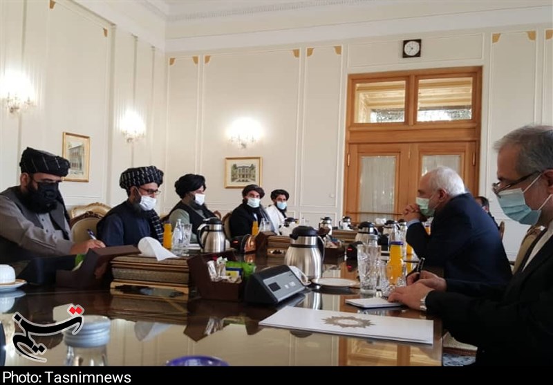 ظریف در دیدار با طالبان: از یک دولت فراگیر اسلامی با حضور همه طرف‌ها حمایت می‌کنیم