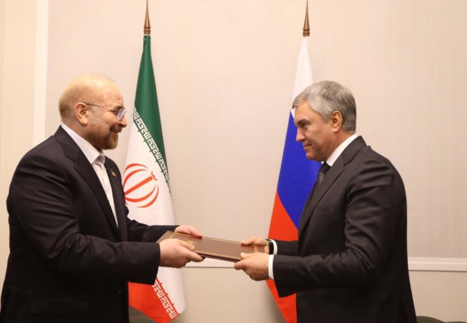 قالیباف پیام رهبر انقلاب به پوتین را تحویل رئیس دومای روسیه داد قالیباف پیام رهبر انقلاب به پوتین را تحویل رئیس دومای روسیه داد