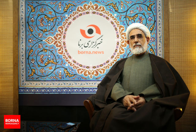 تنها مرجعی که میتواند رئیس جمهور را نقد کند، رهبری است تنها مرجعی که میتواند رئیس جمهور را نقد کند، رهبری است