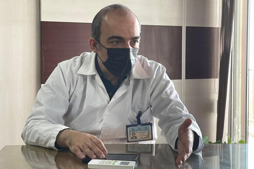 طبرسی: احتمال ابتلای ۴۰۰ هزار نفر در روز به کرونا؛ کودکان زیر ۵ سال بیشتر درگیر اومیکرون می‌شوند