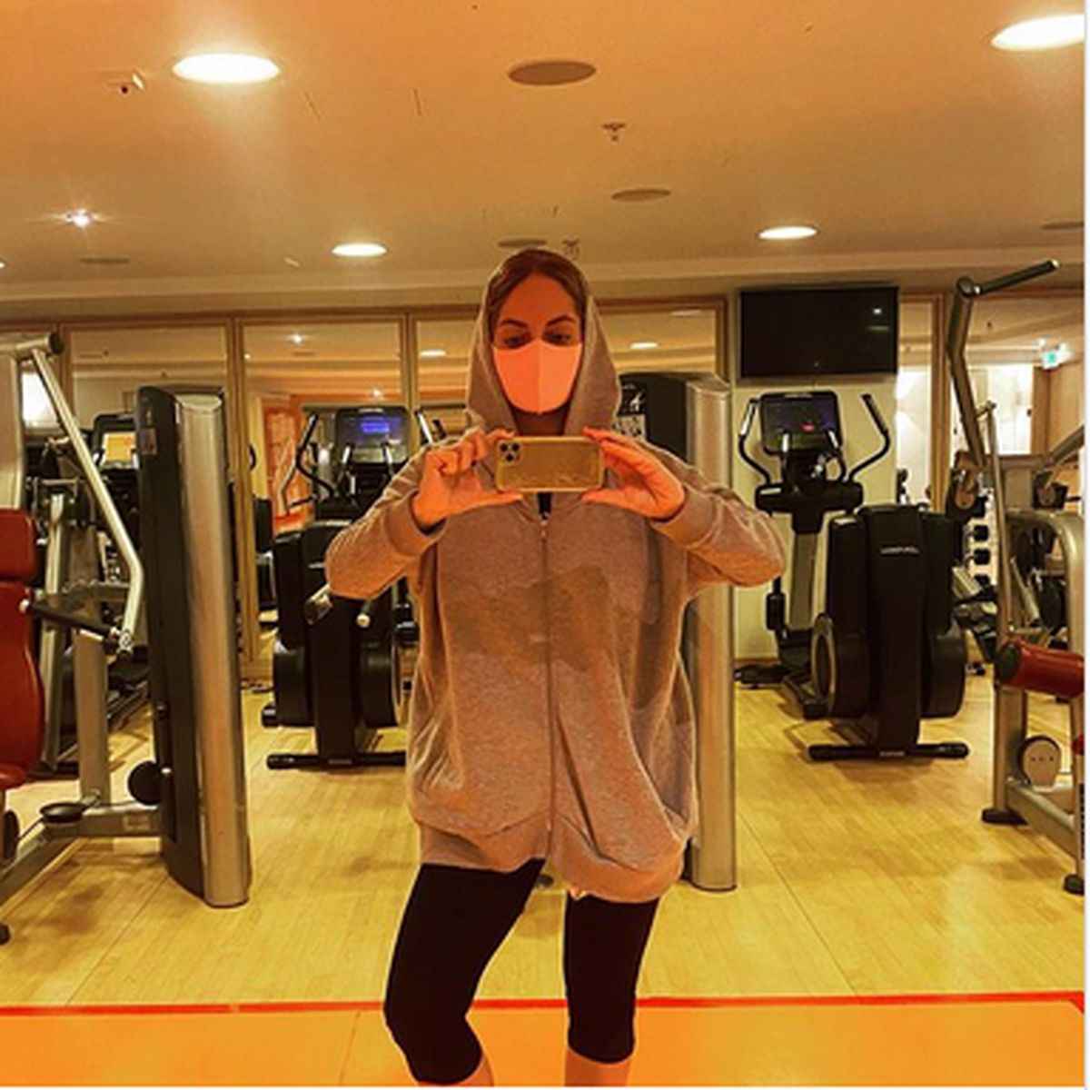 لو رفتن عکس مهناز افشار با شلوارک چسبان ! مهناز افشار با شلوارک چسبان !