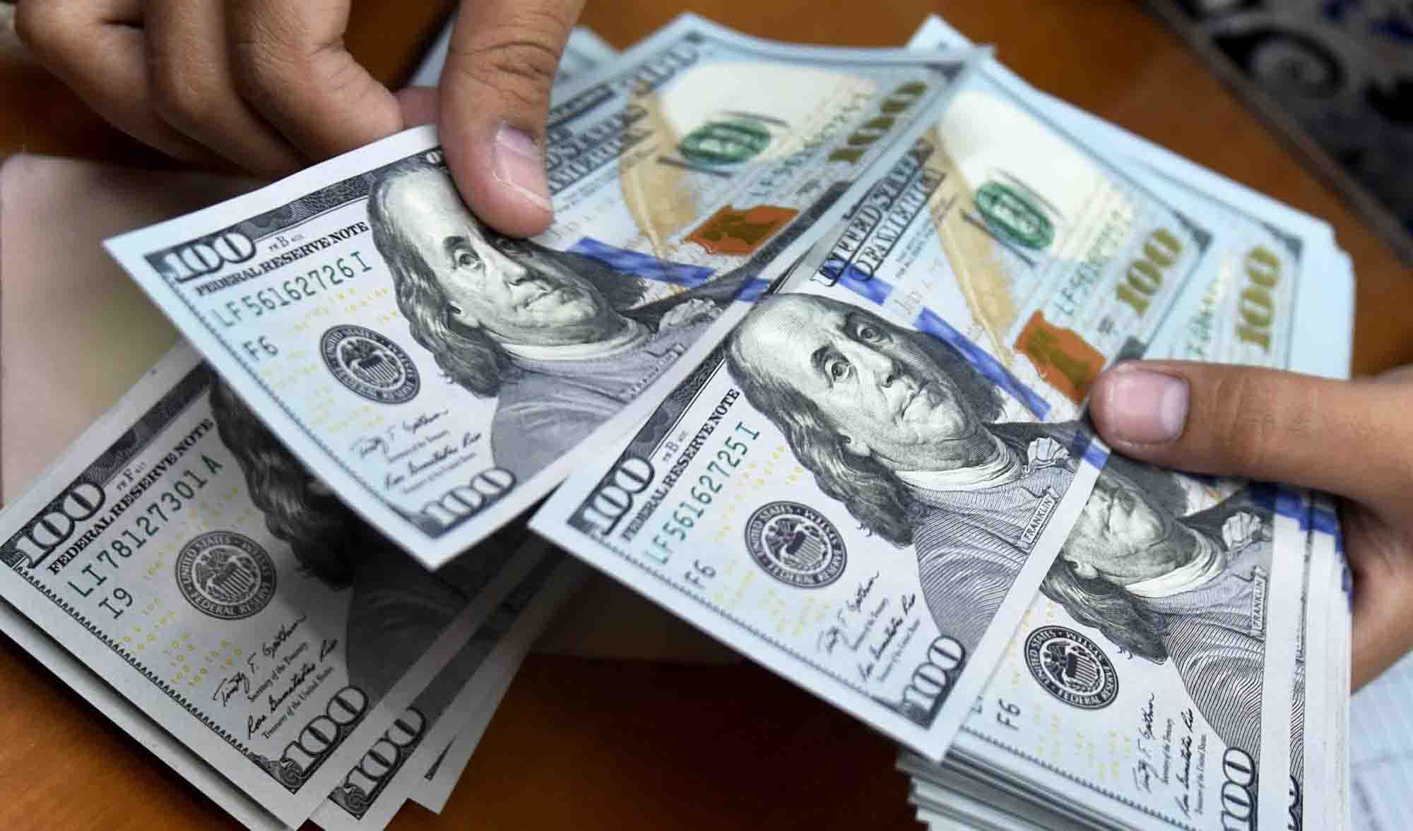 دلار در مرز ۲۷ هزار تومان
