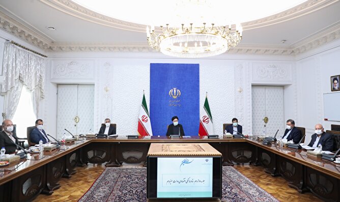 آقای رئیس جمهور! حقوق مدیران ارشد را فورا به نفع مردم تغییر دهید