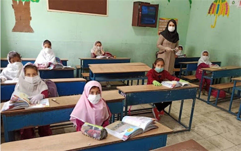 عضو کمیته علمی کرونا: پیشنهاد کارشناسان این است که بچه‌هایی برای حضور در مدرسه امن تشخیص داده شوند که والدینشان واکسن زده باشند