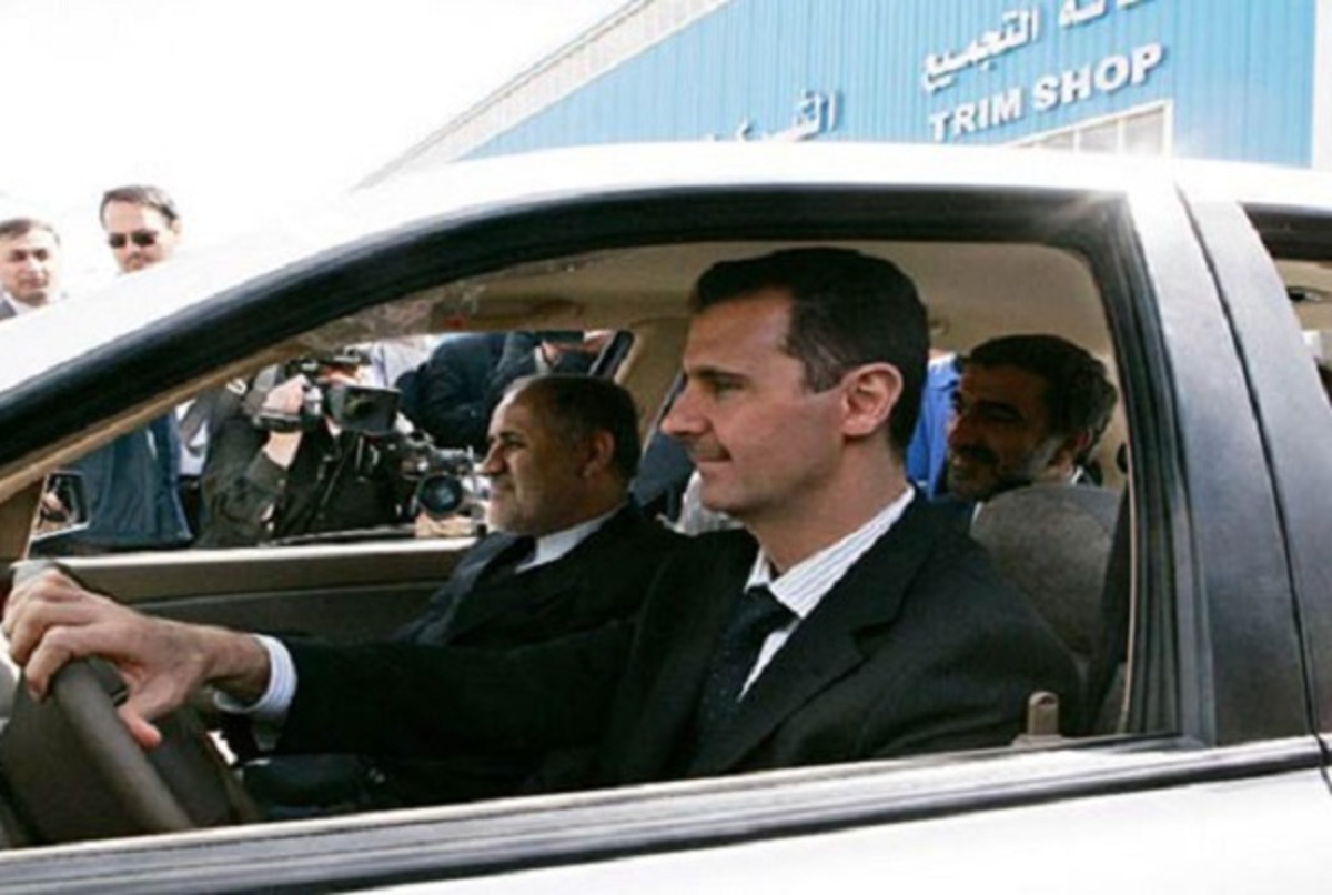 توقف خودروی ایرانی پشت مرز سوریه توقف خودروی ایرانی پشت مرز سوریه