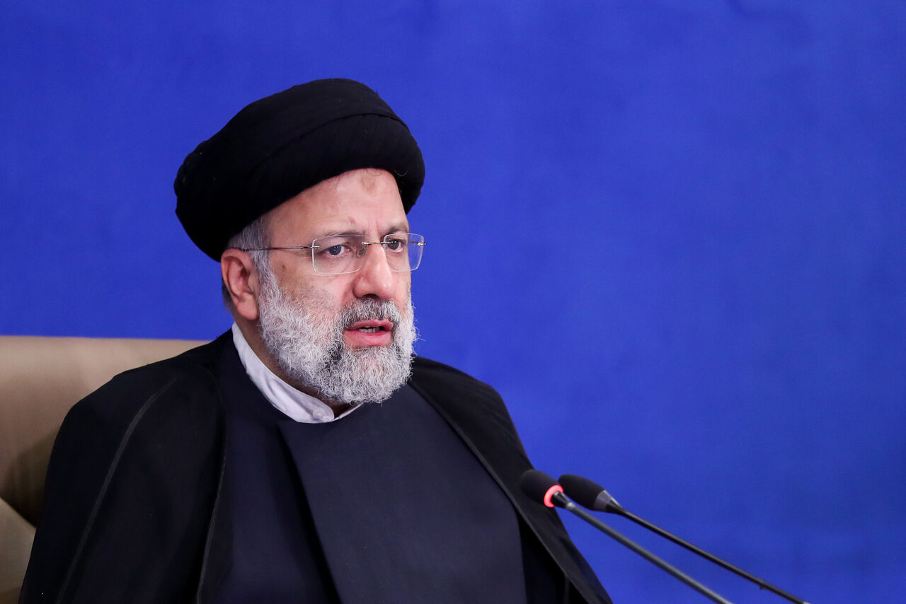 رئیسی:افرادی ممکن است با هم قوم و خویش باشند اما توصیه افراد در انتصاب ها به هیچ عنوان تاثیر گذار نیست/امیدواریم طرح رتبه بندی معلمان به نتیجه برسد