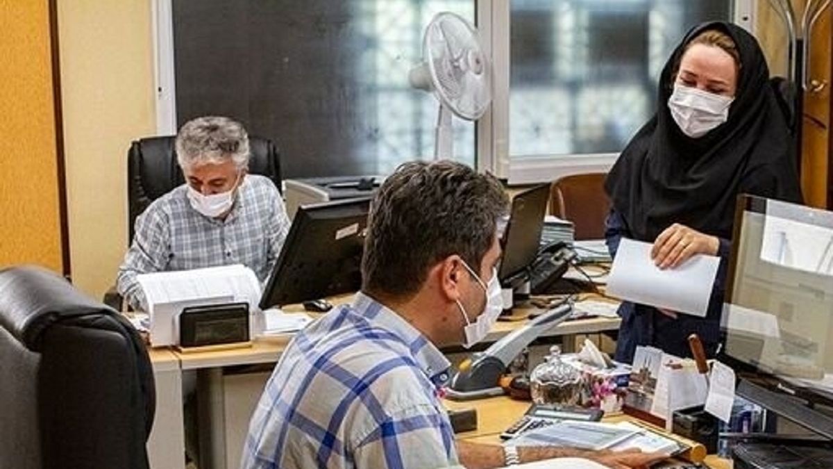 جلوگیری از حضور کارکنان واکسن نزده دولت در ادارات، از اول آذر