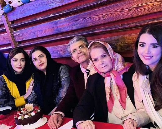 چهره زیبا بهنوش طباطبایی در تولد خواهرش + عکس چهره زیبا بهنوش طباطبایی در تولد خواهرش + عکس