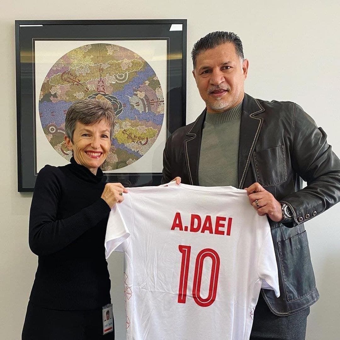 علی دایی و ملاقات با یک زن استرالیایی علی دایی و ملاقات با یک زن استرالیایی