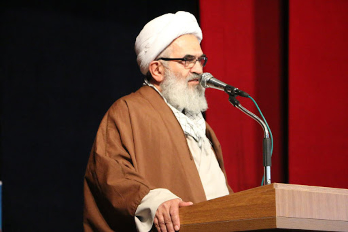 عضو خبرگان: اگر سفر به ترکیه و آنتالیا برای عیاشی تعطیل شود، دلار بالا نمی‌رود/ نماز باید همگانی و اجباری شود