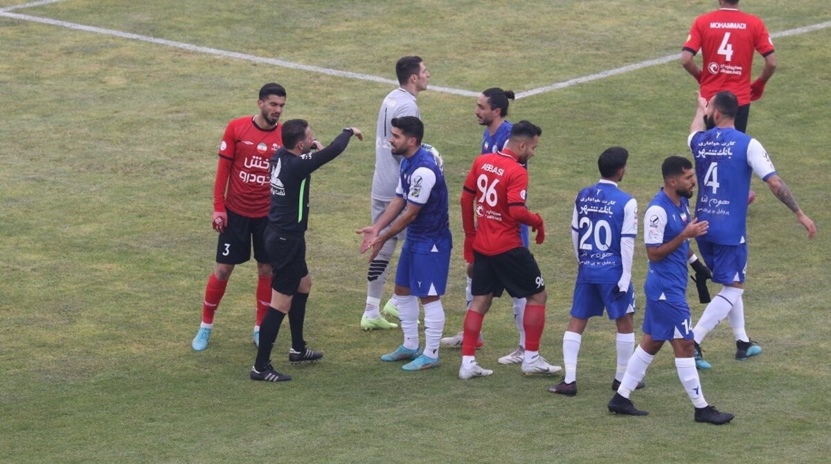 استقلالی ها به سیم آخر زدند استقلالی ها به سیم آخر زدند