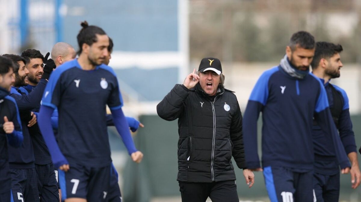 ساپینتو با کدام بازیکنان استقلال به مشکل خورد ساپینتو با کدام بازیکنان استقلال به مشکل خورد