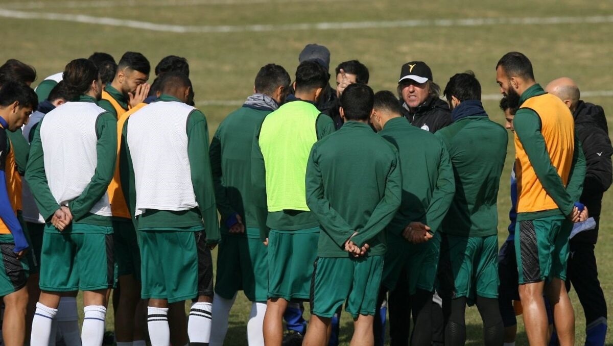 قلم قرمز ساپینتو روی نام بازیکنی که دلش با استقلال نیست؟ قلم قرمز ساپینتو روی نام بازیکنی که دلش با استقلال نیست؟