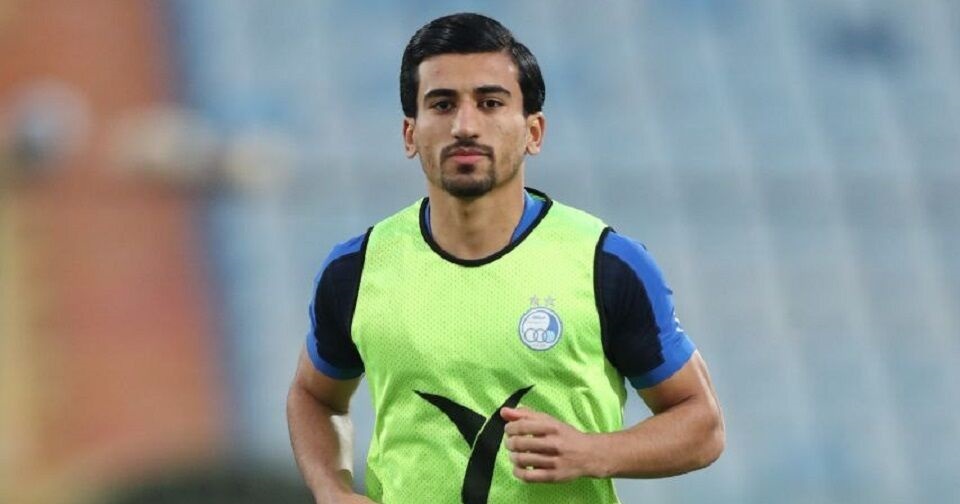 خودزنی مدافع استقلال برای رسیدن به تراکتور؟ خودزنی مدافع استقلال برای رسیدن به تراکتور؟