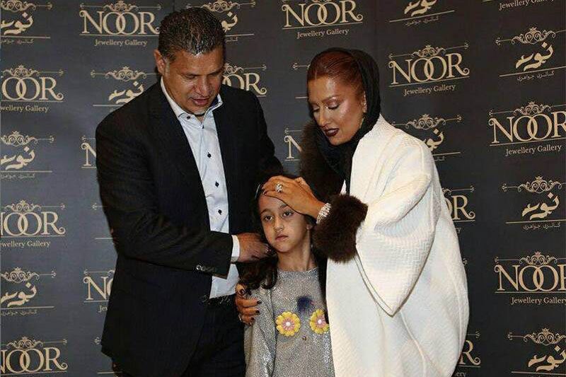 خانم مجری علی دایی را شست و پهن کرد خانم مجری علی دایی را شست و پهن کرد