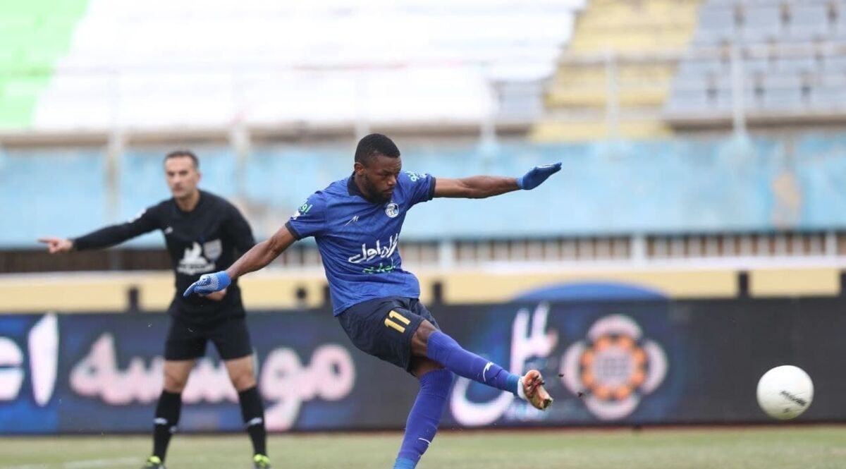 ستاره ای که راه دروازه حریف استقلال را بلد است ستاره ای که راه دروازه حریف استقلال را بلد است