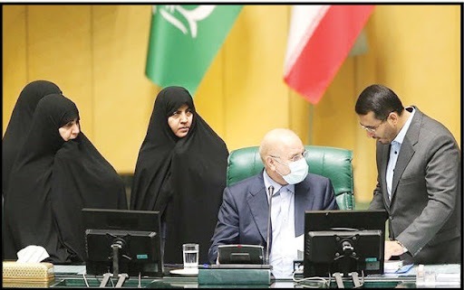همه‌ زنان برای خروج از کشور باید از «سرپرست» خود کسب اجازه کنند
