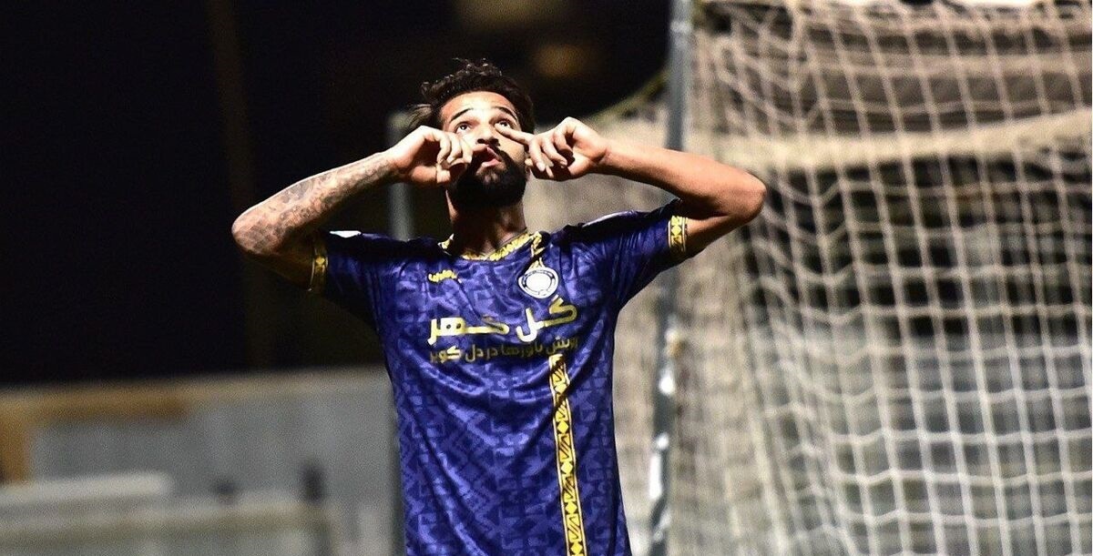 سلاح آماده قلعه نویی علیه استقلال و ساپینتو سلاح آماده قلعه نویی علیه استقلال و ساپینتو