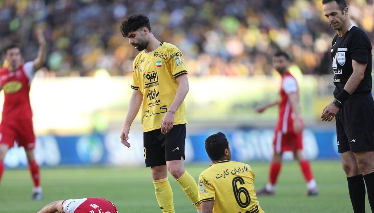 اشتباه محرز داوری در مصاف پرسپولیس – سپاهان ؛ بیژن حیدری نمره منفی گرفت؟ اشتباه محرز داوری در مصاف پرسپولیس – سپاهان ؛ بیژن حیدری نمره منفی گرفت؟