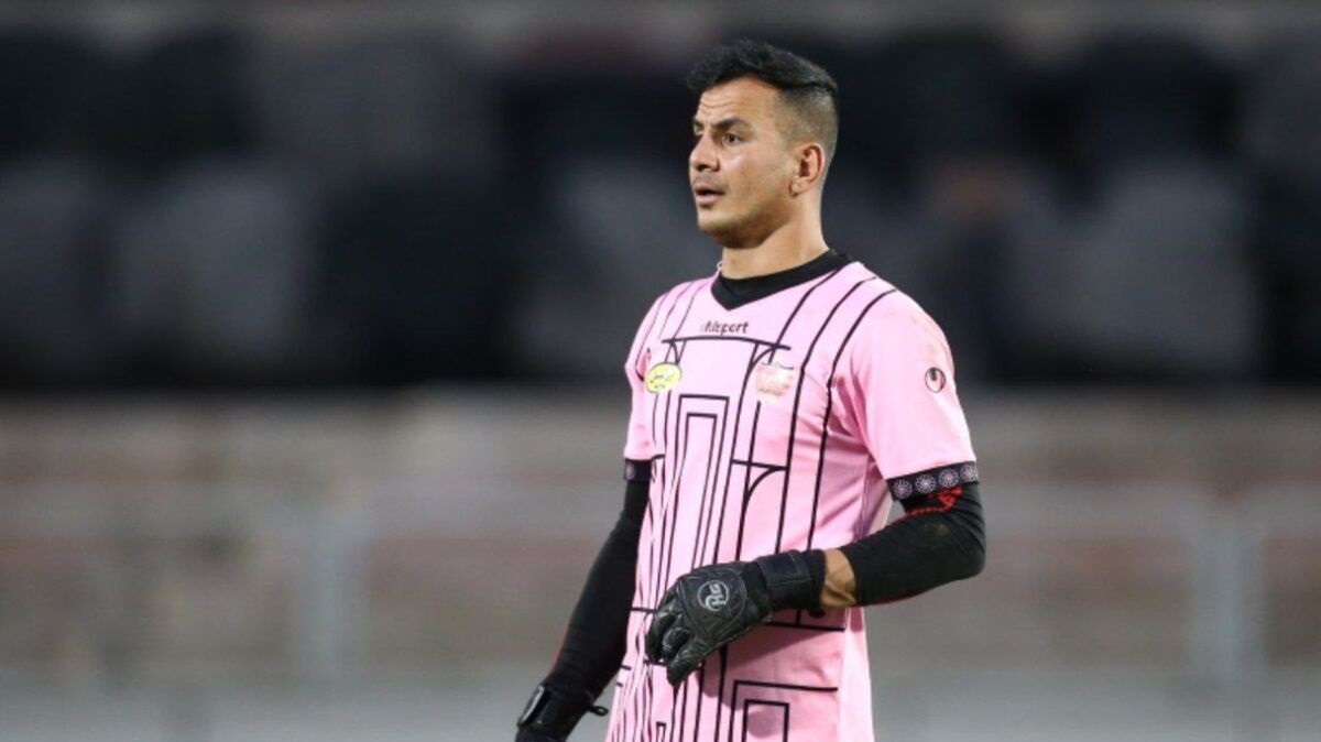 رفتار متفاوت بازیکن جنجالی پرسپولیس در دیدار عجیب رفتار متفاوت بازیکن جنجالی پرسپولیس در دیدار عجیب