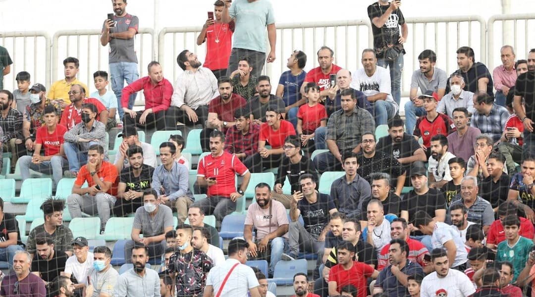 خشم هواداران استقلال پس از انتشار اینتصویر از پرسپولیسیها خشم هواداران استقلال پس از انتشار اینتصویر از پرسپولیسیها