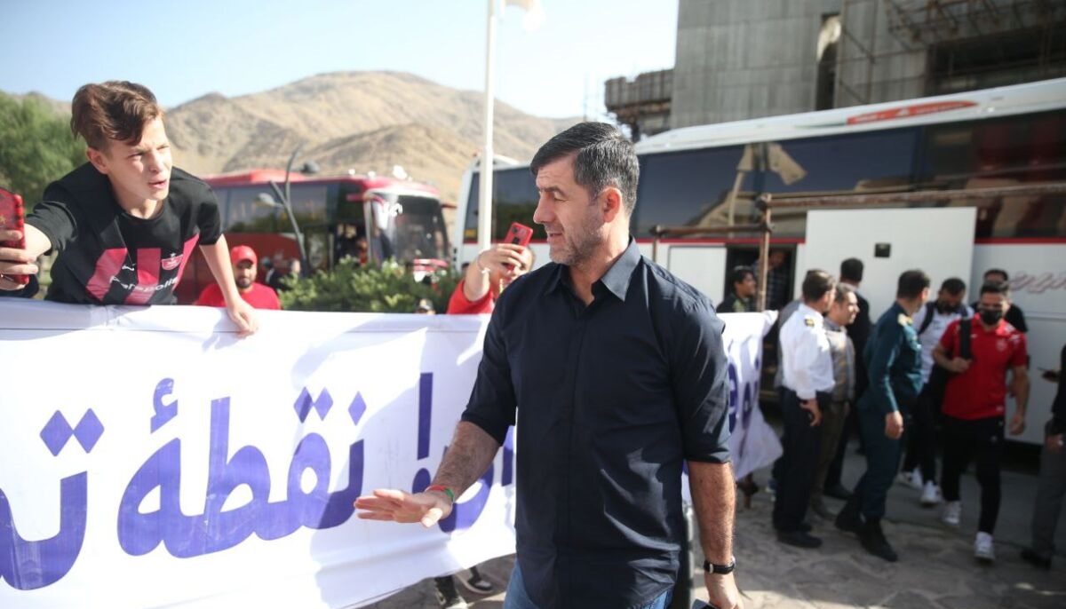 کریم باقری با این اقدام جنجال به پا کرد کریم باقری با این اقدام جنجال به پا کرد