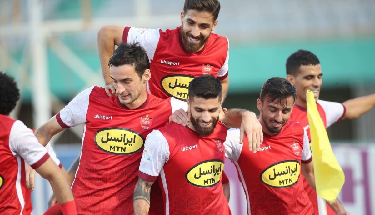 همای سعادت روی شانه پرسپولیسیها همای سعادت روی شانه پرسپولیسیها