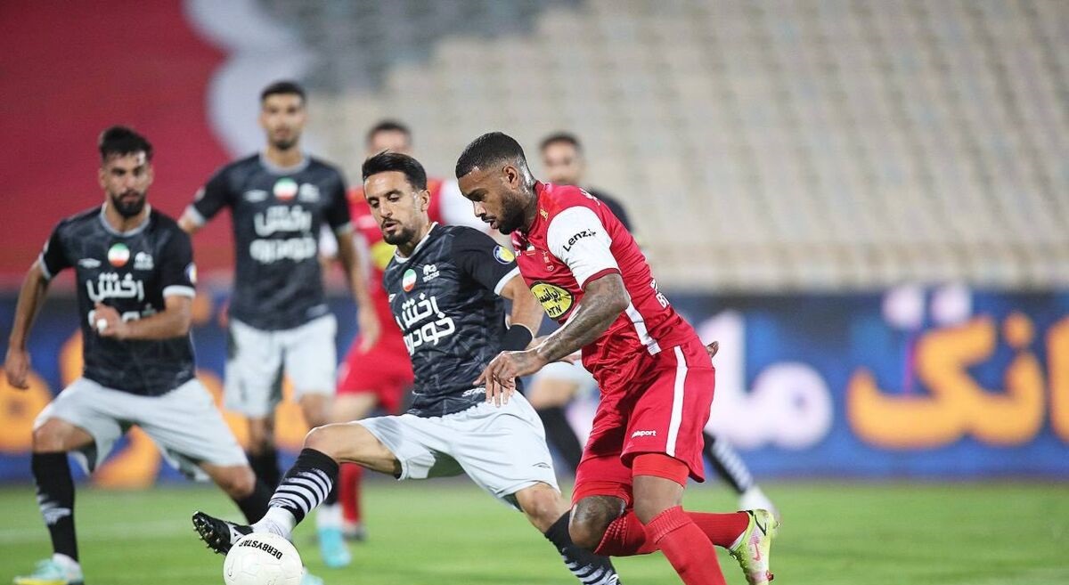 حرکت جنجالی ستاره پرسپولیس و تعجب یورگن لوکادیا حرکت جنجالی ستاره پرسپولیس و تعجب یورگن لوکادیا