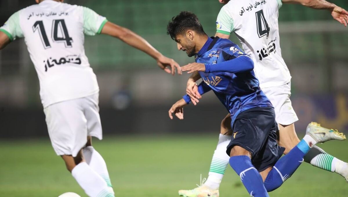 استقلال مقابل ذوب آهن چند پنالتی طلبکار شد ؟ استقلال مقابل ذوب آهن چند پنالتی طلبکار شد ؟