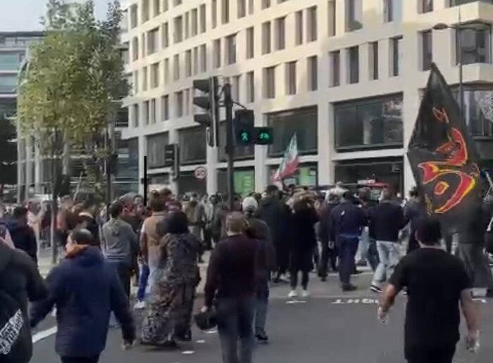 خبرگزاری دولت: به جز پلیس انگلیس، هواداران انقلاب هم پاسخ «آشوبگران» مقابل مرکز اسلامی انگلیس را دادند / یکی از «آشوبگران» از نبود «آزادی بیان» در انگلیس انتقاد کرد؛ او گفت که از پلیس لندن و طرفداران انقلاب کتک خورده / پلیس لندن ۵ نفر از «آشوبگران» را مقابل سفارت ایران دستگیر کرده