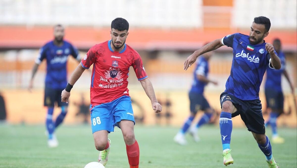 طعنه هواداران استقلال با سرمربی پرسپولیسی طعنه هواداران استقلال با سرمربی پرسپولیسی