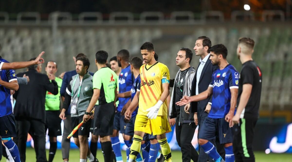 اشتباه داور روی یک صحنه دیدار هوادار و استقلال اشتباه داور روی یک صحنه دیدار هوادار و استقلال