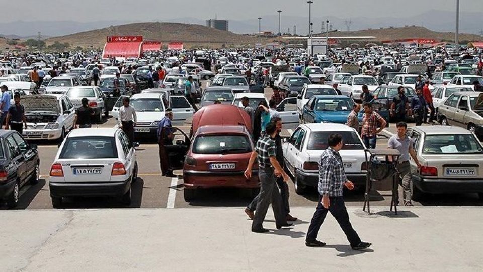 افزایش ۴۰ درصدی قیمت خودرو در ۲۰ روز / احتمالا ۳ ماه آینده ۶۰ درصد دیگر به قیمت خودرو اضافه خواهد شد / چندان امیدوار به واردات خودرو نباشید