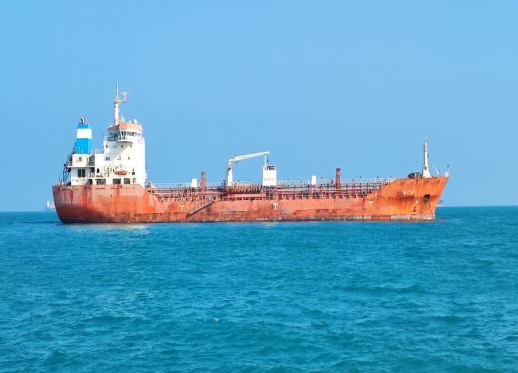 سپاه یک نفتکش خارجی را در تنگه هرمز توقیف کرد