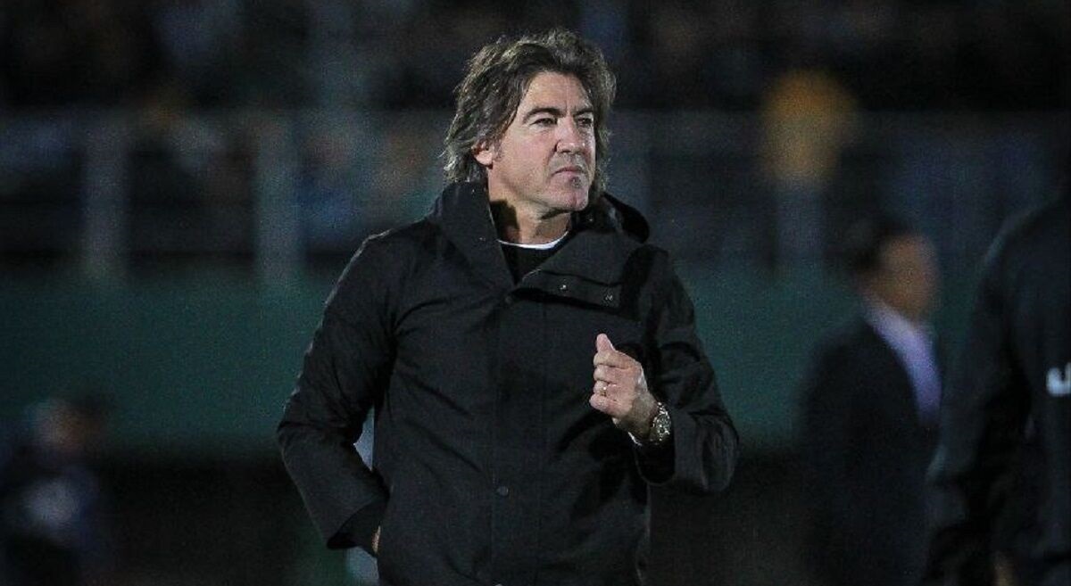 چرا سرمربی استقلال محروم نشد؟ چرا سرمربی استقلال محروم نشد؟