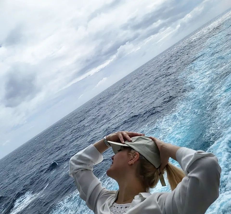 حالت غیرطبیعی مهناز افشار توی دریا/ عکس حالت غیرطبیعی مهناز افشار توی دریا/ عکس