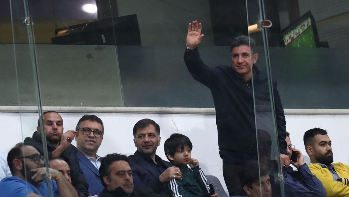 عصبانیت سرپرست جدید استقلال: داور به نفع پرسپولیس گرفت! عصبانیت سرپرست جدید استقلال: داور به نفع پرسپولیس گرفت!