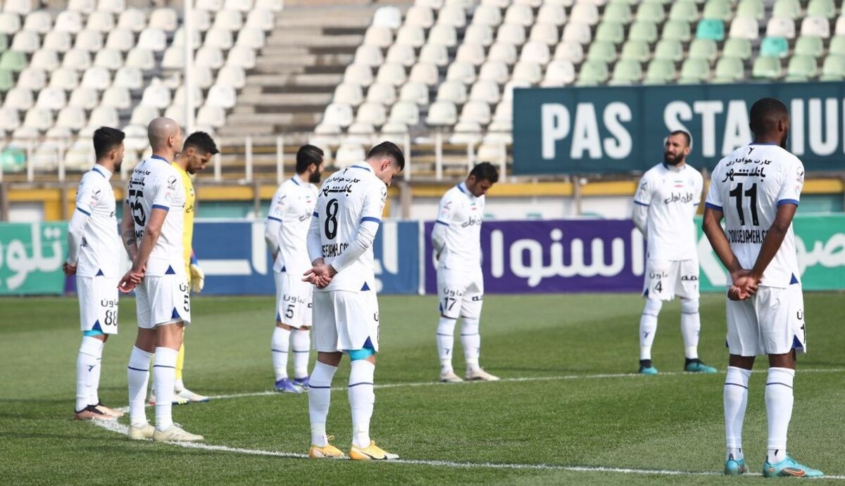 اقدام عجیب یک توپ جمع کن به نفع استقلال در دربی اقدام عجیب یک توپ جمع کن به نفع استقلال در دربی