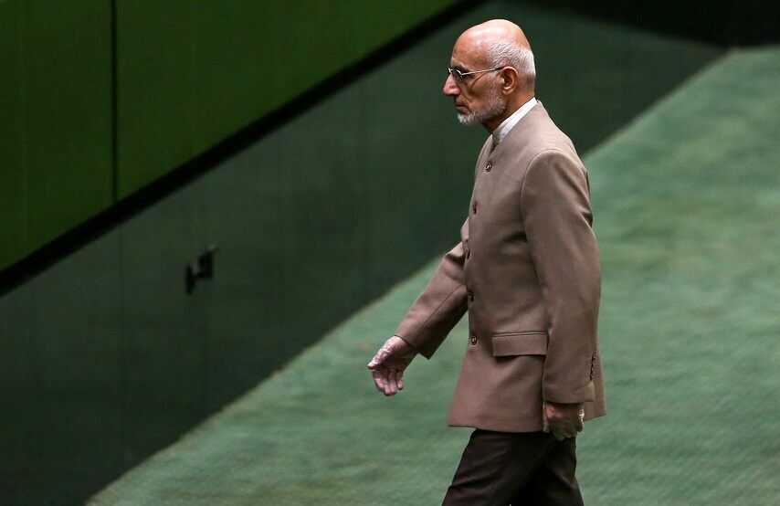 دروغ میرسلیم لو رفت/ کفشهای او 10 سال پیش تولید شده است دروغ میرسلیم لو رفت/ کفشهای او 10 سال پیش تولید شده است