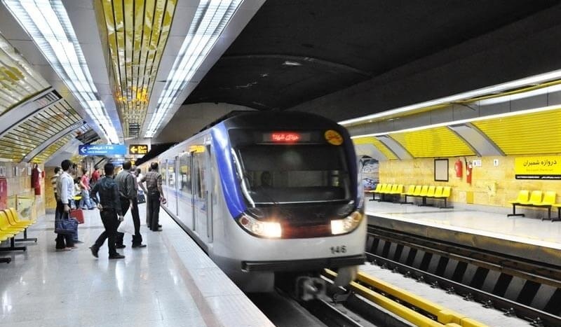 مرگ دردناک مرد میانسال در برخورد با قطار مترو در تهران/ یک جفت کفش به قیمت جانش تمام شد