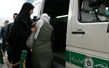 «گشت ارشاد» با فرمان چه کسی دوباره راه افتاد؟ / بازی «پلیس خوب-پلیس بد» دولت با مردم