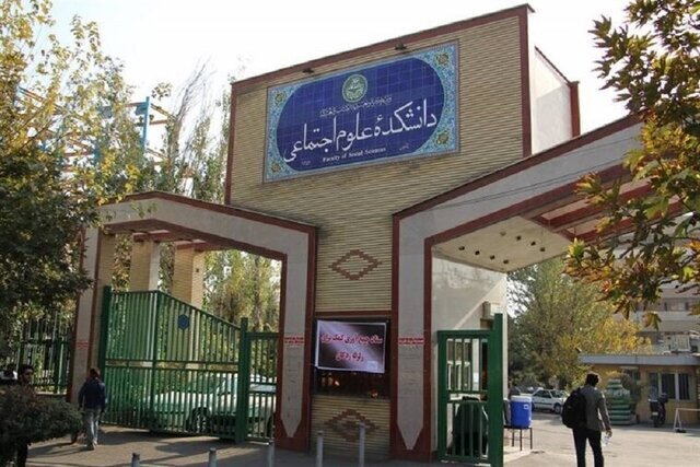 با دیدن رفتار نامناسب دو تن از دانشجویان دختر و پسر کارت دانشجوی پسر را گرفتم و گفتم دانشجوی دختر باید خود را به دانشگاه معرفی کند / با دانشجوی پسر در دفتر مشغول صحبت بودم که ناگهان تعدادی از دانشجویان وارد اتاق شدند؛ در این لحظه من جمله‌ای را از روی عصبانیت خطاب به آن‌ها بیان کردم / نمی‌توانم از صحنه نامشروعی که می‌بینم چشم پوشی کنم / دانشجویان بجای عذرخواهی، می‌گفتند من عذرخواهی کنم