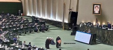 جمهوری اسلامی: افزایش سن بازنشستگی عرفاً و شرعاً جایز نیست /چرا به زیان مردم عمل می کنید /این اقدام نه انقلابی است نه مردمی