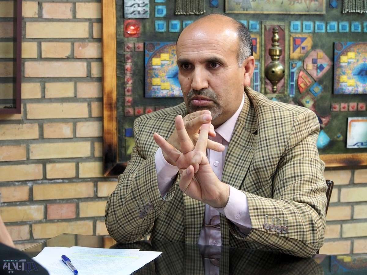 مسئول تیم اقتصادی دولت باید استعفا بدهد