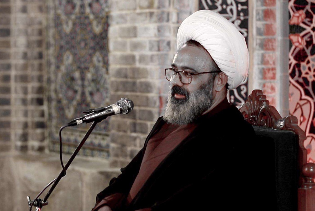 یک روحانی: از هم لباسی‌هایم می‌ترسم