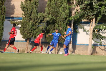 ژست خاص رامین رضاییان با پیراهن استقلال