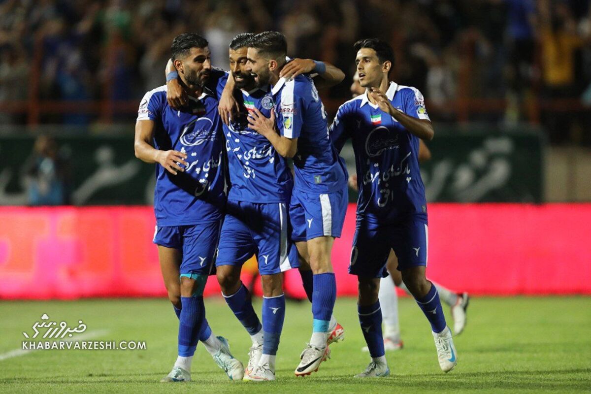 تصویری از  انفجار بمب آبی‌ها در لیگ برتر!