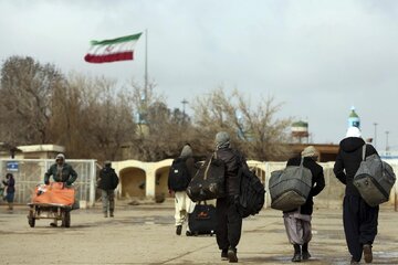 از اجاره کارت بانکی به مهاجران افغان تا مانع تراشی برخی دستگاه ها در ساماندهی اتباع خارجی /برخی اتباع ۲۱ طرد شدند اما مجدد بازگشتند