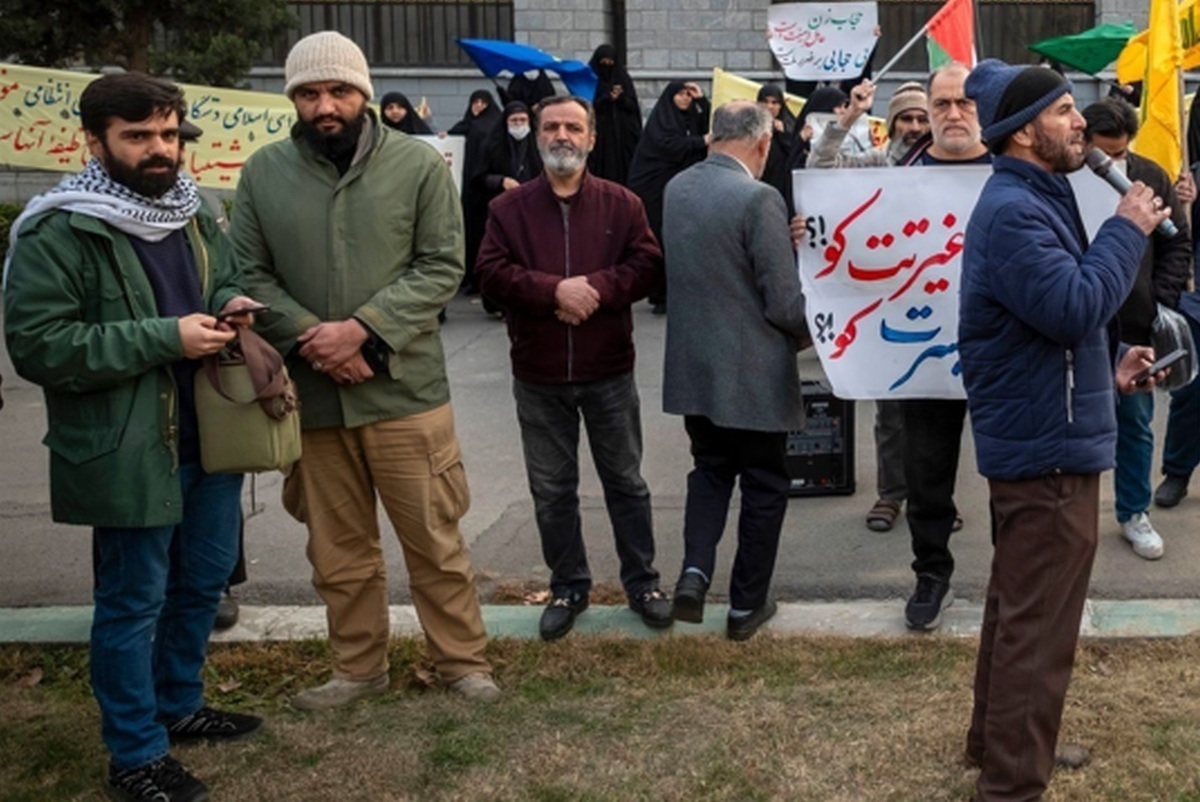 پس لرزه تجمع تندروها علیه پزشکیان؛ اینها چه کسانی اند که مجازند هر کاری انجام بدهند؟