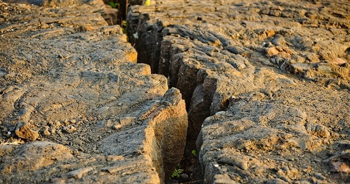 هفت زلزله پیاپی در جنوب خلیج فارس/ ردپای فعالیت‌های نفتی در لرزه‌خیزی جنوب ایران/ برخی از گسل‌ها در منطقه به شدت تحت فشار هستند